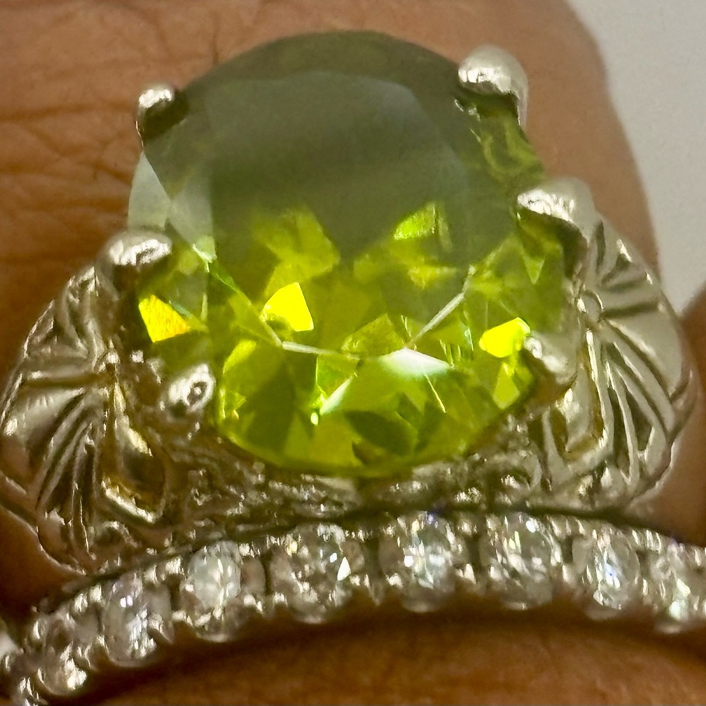 Peridot Gemstone Silver Ring - Picture 6 of 9